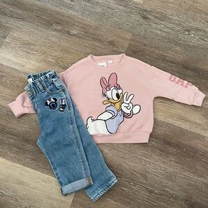 GAP Pink Daisy Duck Character sweatshirt